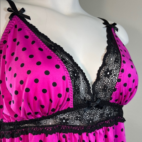 Torrid Fuchsia and Black Polka Dot Lace Chemise Size 2 - Picture 4 of 11